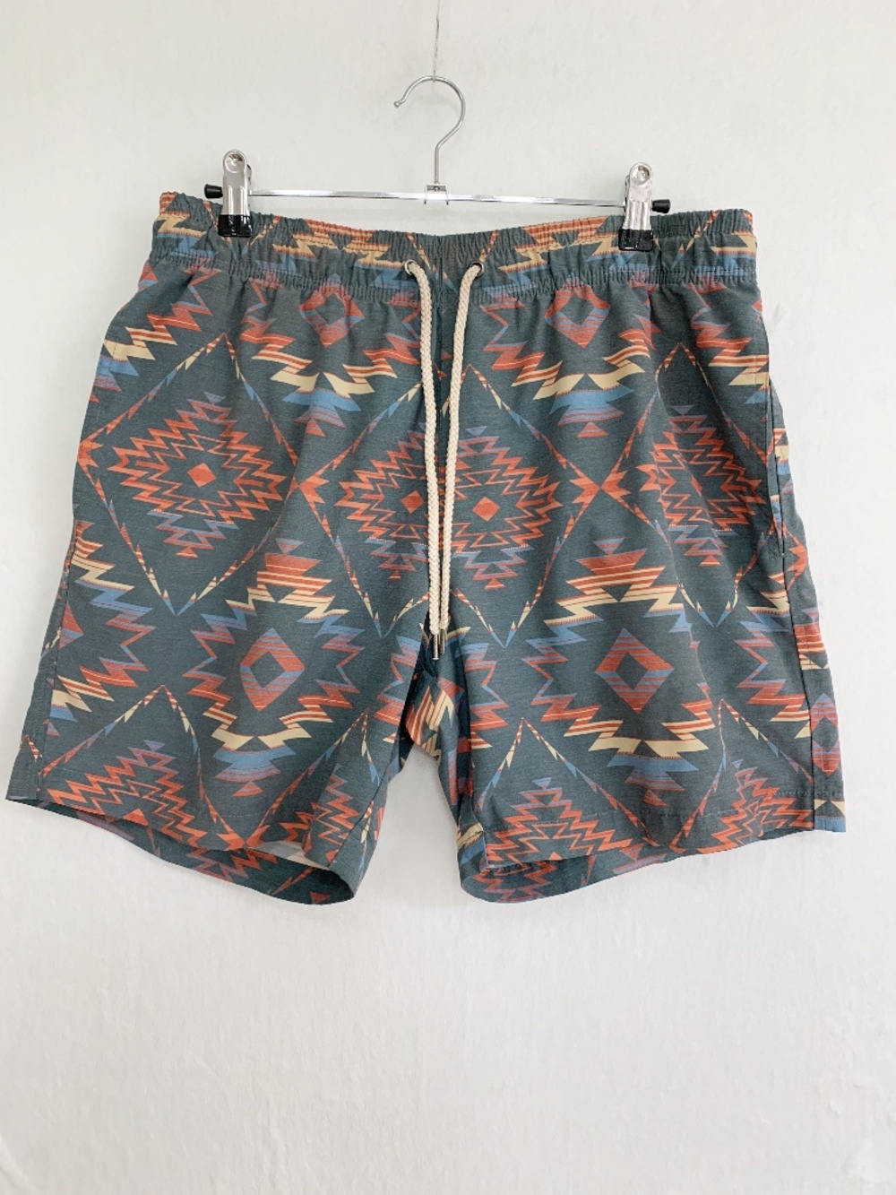 Faherty Aztec Print 6" Swim Trunks Sz L